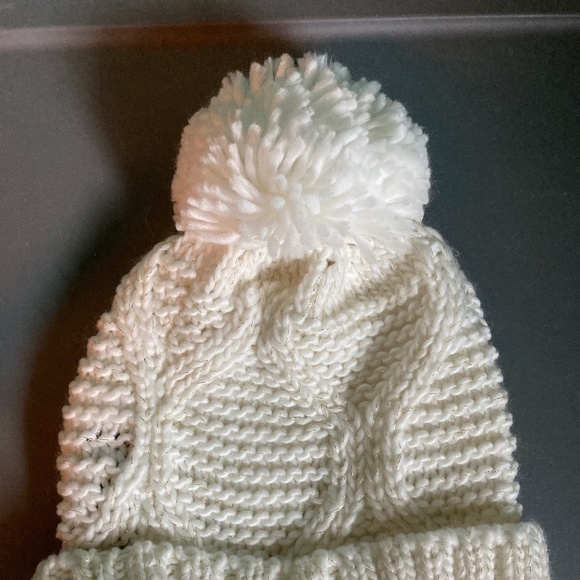 LAST CHANCE! Jessica Simpson White Hat and Scarf Set - Picture 2 of 7